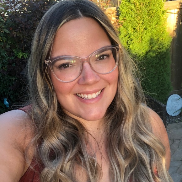 Meet your Posher, Sarah - Picture 1 of 1